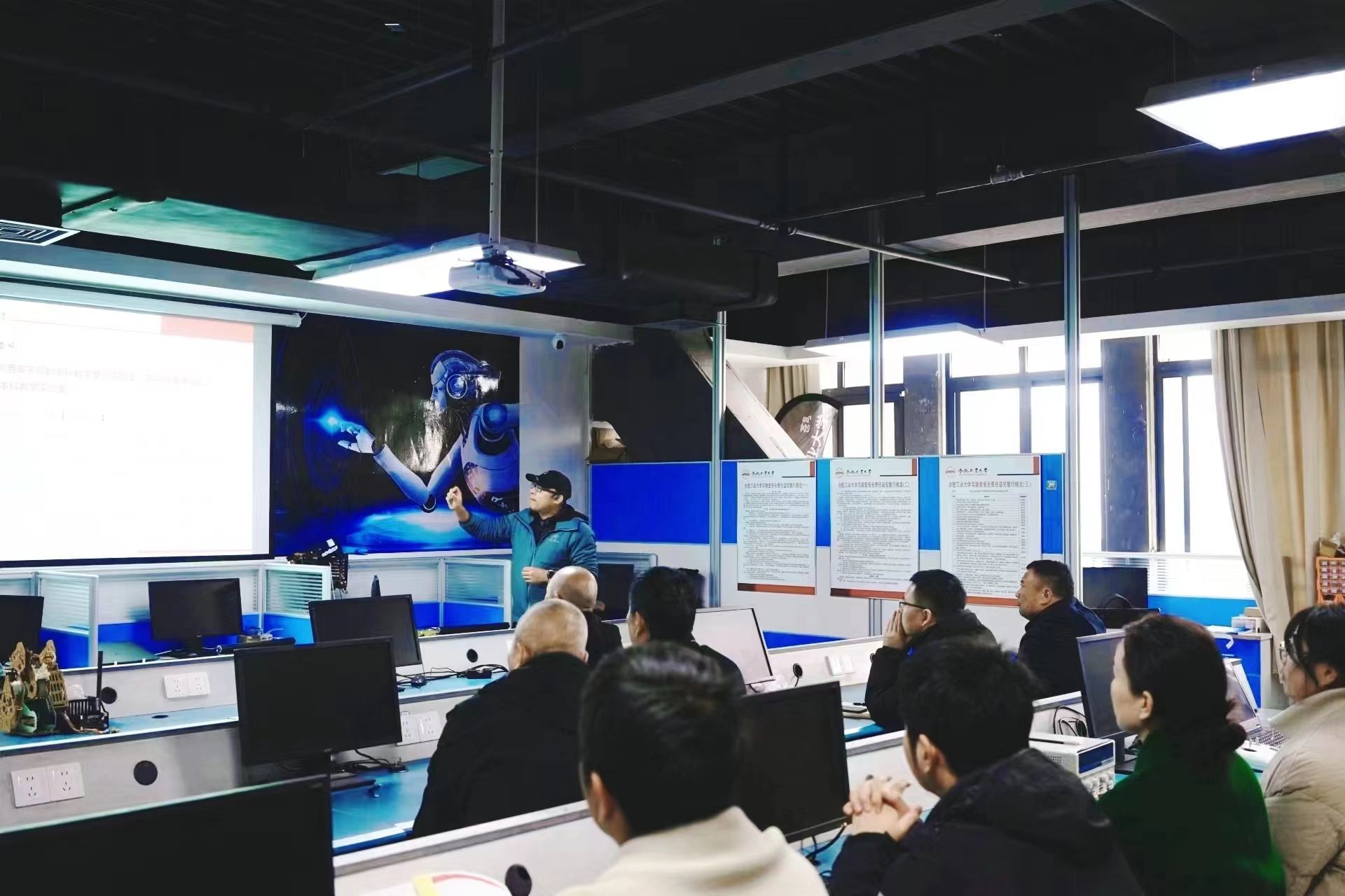 亳州新能源学校来访我校开展信息技术咨询服务调研交流